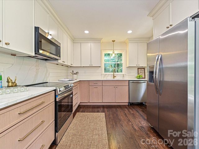 6654 Brookcrest Drive, Charlotte, NC 28210
