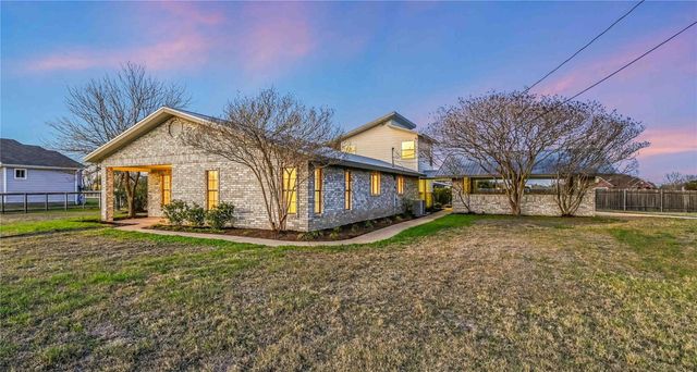 122 Forest Lake DR, Del Valle, TX 78617
