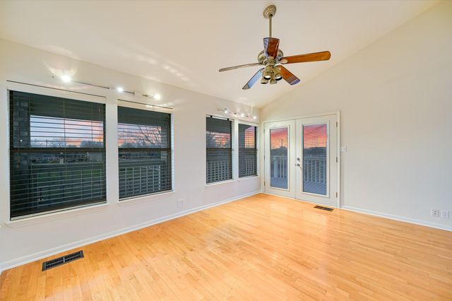 122 Forest Lake DR, Del Valle, TX 78617