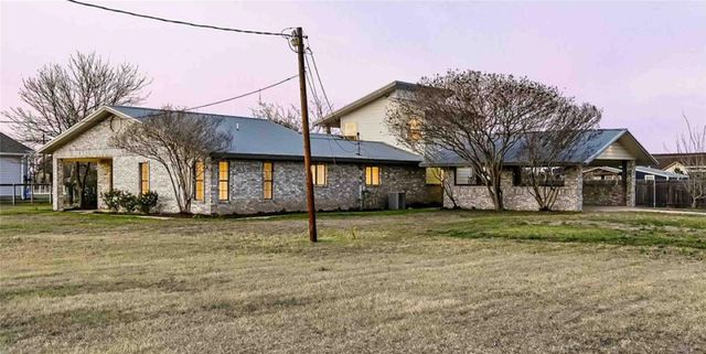 122 Forest Lake DR, Del Valle, TX 78617