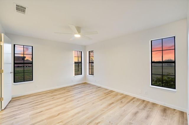 122 Forest Lake DR, Del Valle, TX 78617