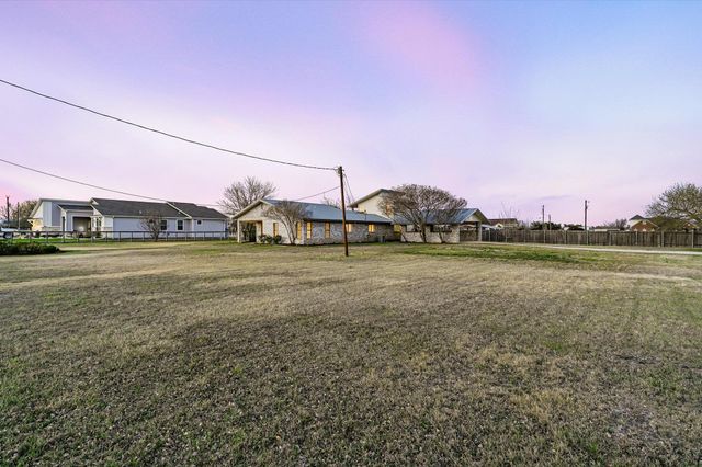 122 Forest Lake DR, Del Valle, TX 78617