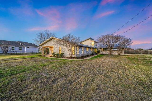 122 Forest Lake DR, Del Valle, TX 78617