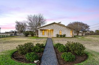 122 Forest Lake DR, Del Valle, TX 78617