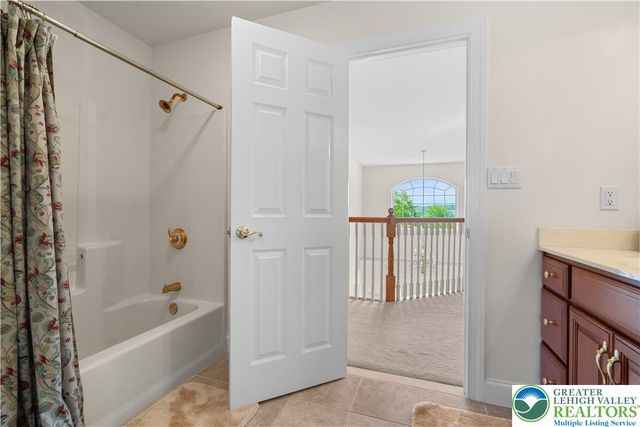 3940 Whitetail Court, Lowhill Twp, PA 18078