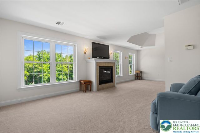 3940 Whitetail Court, Lowhill Twp, PA 18078
