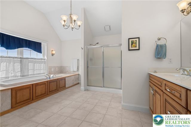 3940 Whitetail Court, Lowhill Twp, PA 18078