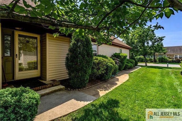 4 Martin Van Buren Drive B, Monroe, NJ 08831
