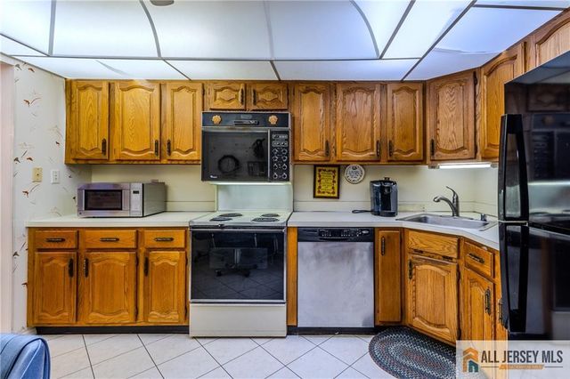 4 Martin Van Buren Drive B, Monroe, NJ 08831