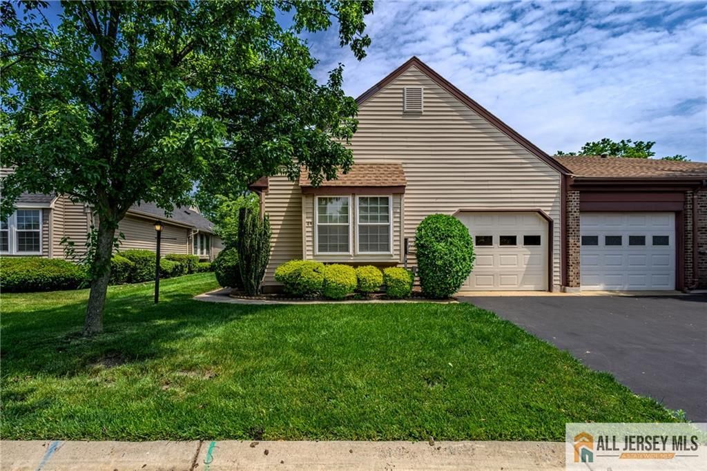 4 Martin Van Buren Drive B, Monroe, NJ 08831