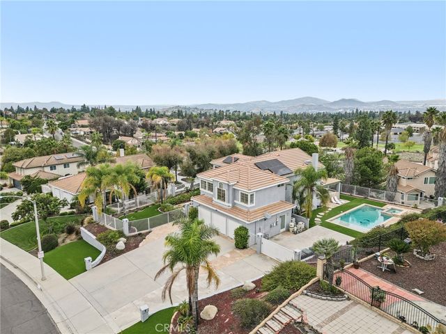 901 Clearwood Avenue, Riverside, CA 92506