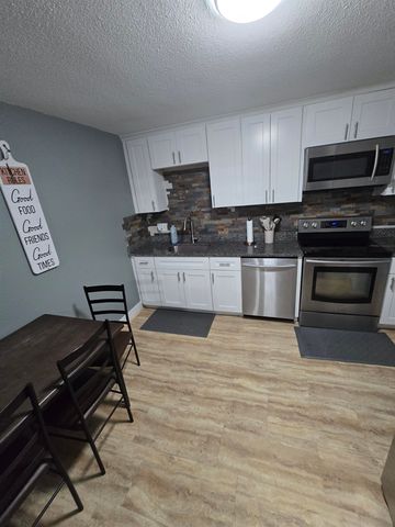 3 Pembroke Dr Unit 17, Derry, NH 03038