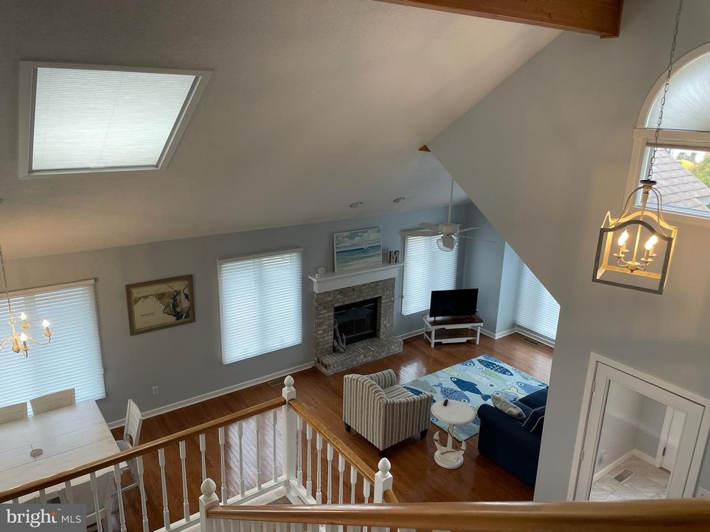 Image 10 of property listing at 10 STACY CT, Ocean Pines, MD 21811