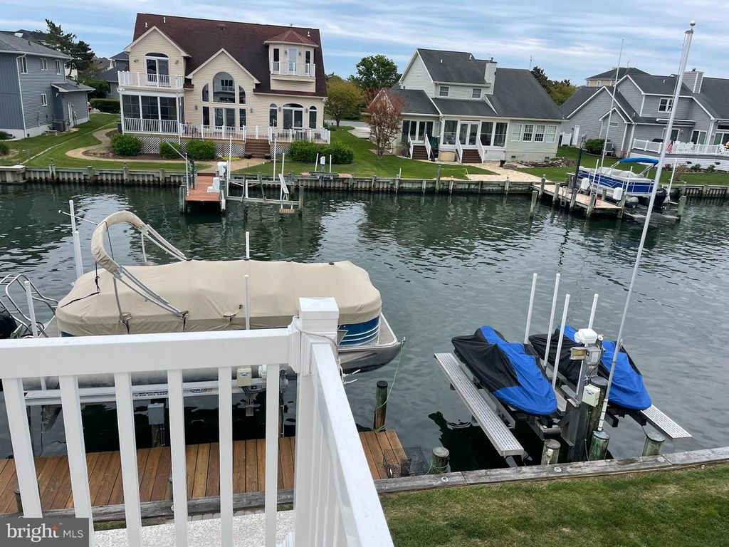 Image 3 of property listing at 10 STACY CT, Ocean Pines, MD 21811