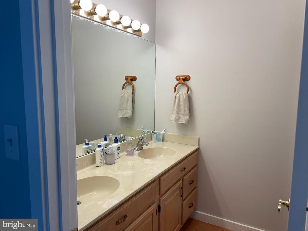 Image 75 of property listing at 10 STACY CT, Ocean Pines, MD 21811