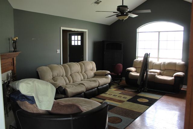 301 Aspen Dr, Raceland, LA 70394