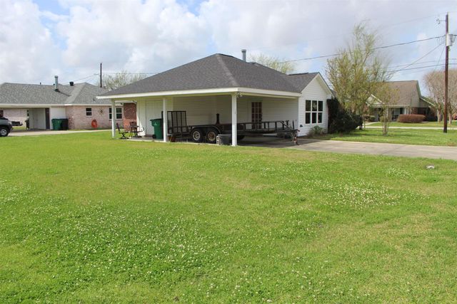 301 Aspen Dr, Raceland, LA 70394