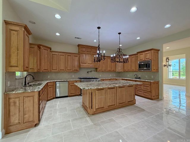 300 Crestview Drive, Hot Springs, AR 71913