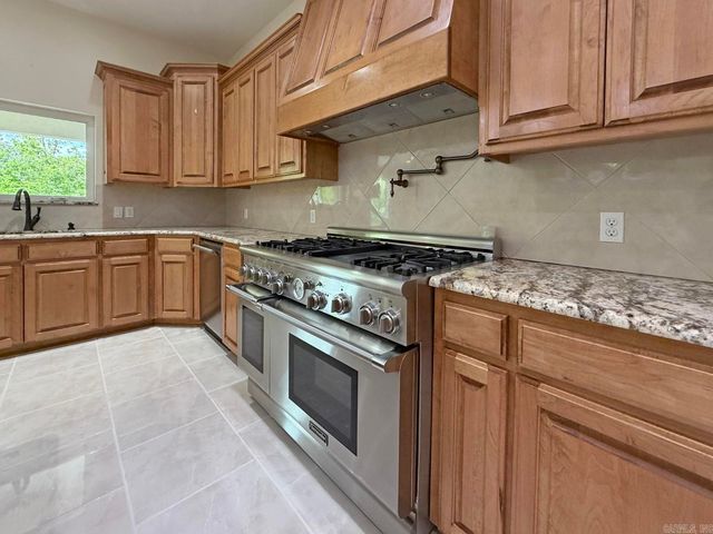 300 Crestview Drive, Hot Springs, AR 71913