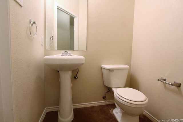 10711 Mathom Lndg Apt 4, Universal City, TX 78148