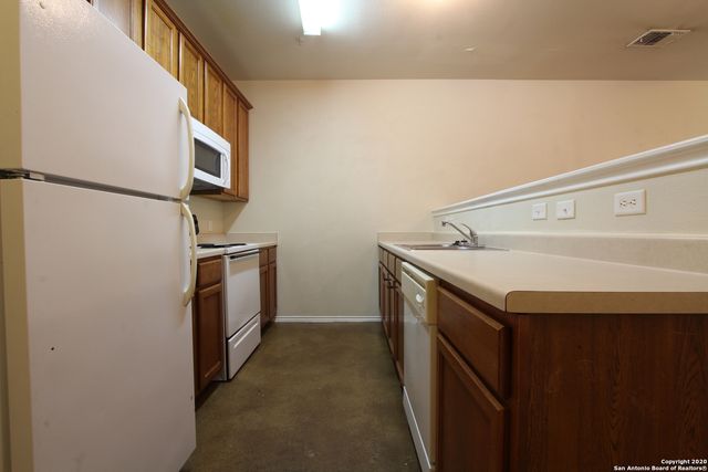 10711 Mathom Lndg Apt 4, Universal City, TX 78148