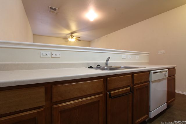 10711 Mathom Lndg Apt 4, Universal City, TX 78148