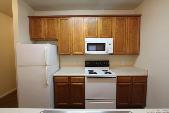 10711 Mathom Lndg Apt 4, Universal City, TX 78148