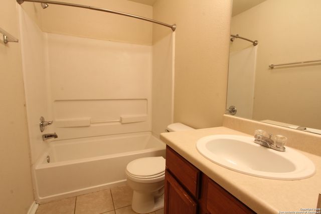 10711 Mathom Lndg Apt 4, Universal City, TX 78148