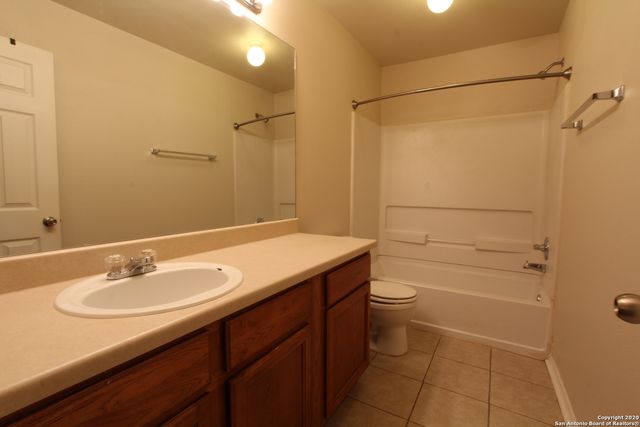 10711 Mathom Lndg Apt 4, Universal City, TX 78148