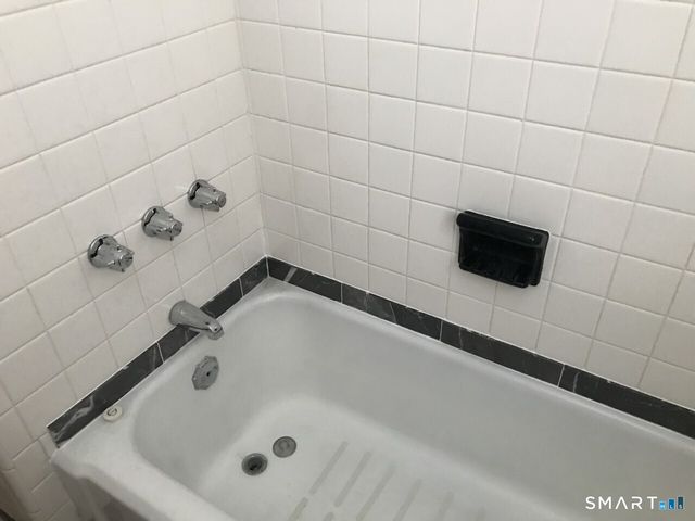 720 Knapps Highway, Fairfield, CT 06825