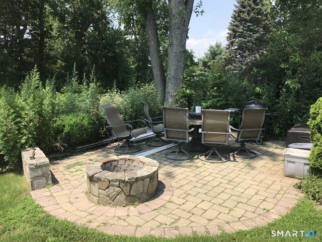 720 Knapps Highway, Fairfield, CT 06825