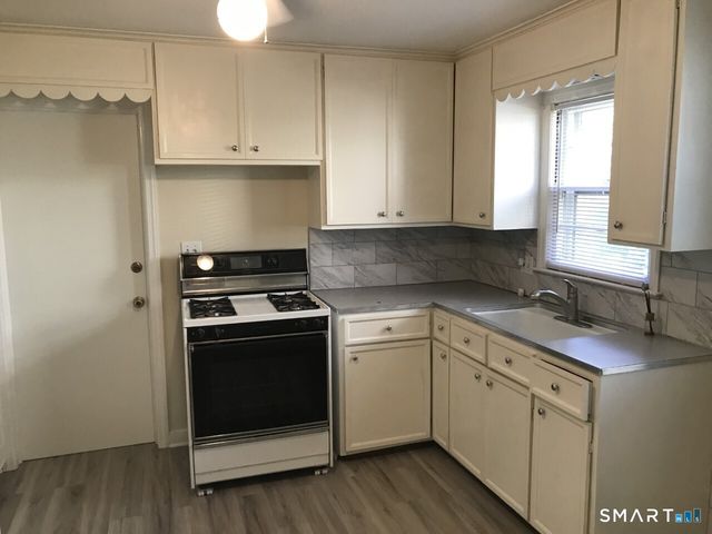 720 Knapps Highway, Fairfield, CT 06825