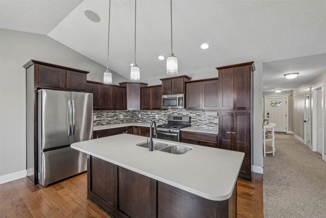 521 Shiloh Rose Parkway NW, Bondurant, IA 50035