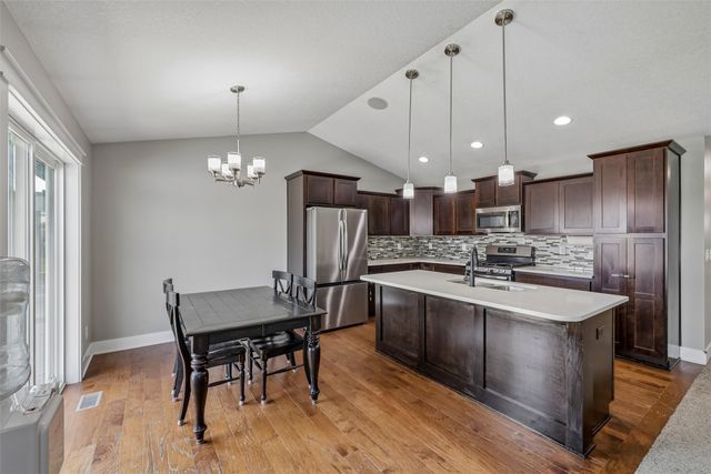 521 Shiloh Rose Parkway NW, Bondurant, IA 50035