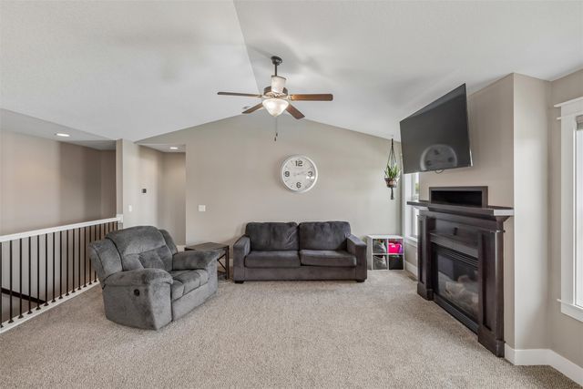 521 Shiloh Rose Parkway NW, Bondurant, IA 50035