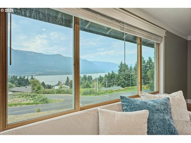 270 Ne WISTERIA Way, Stevenson, WA 98648