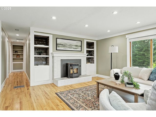 270 Ne WISTERIA Way, Stevenson, WA 98648