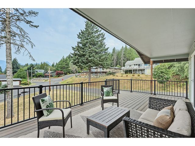 270 Ne WISTERIA Way, Stevenson, WA 98648