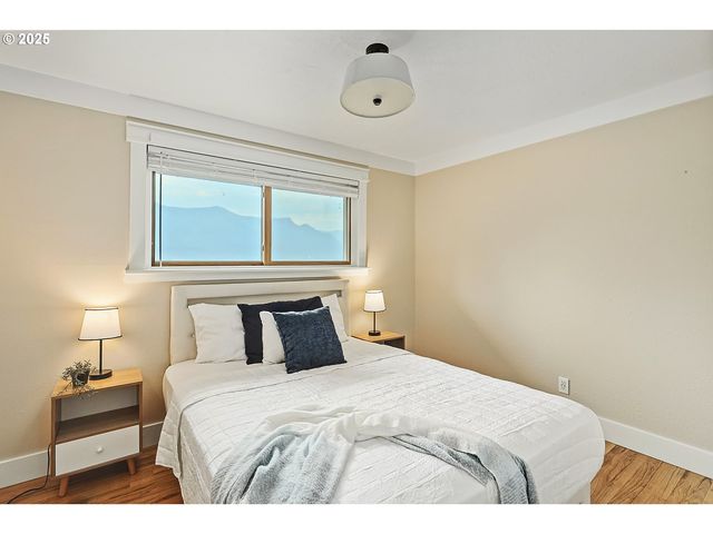 270 Ne WISTERIA Way, Stevenson, WA 98648