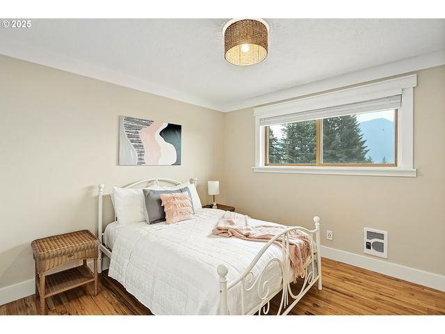 270 Ne WISTERIA Way, Stevenson, WA 98648