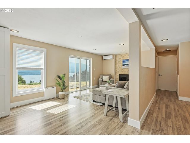 270 Ne WISTERIA Way, Stevenson, WA 98648