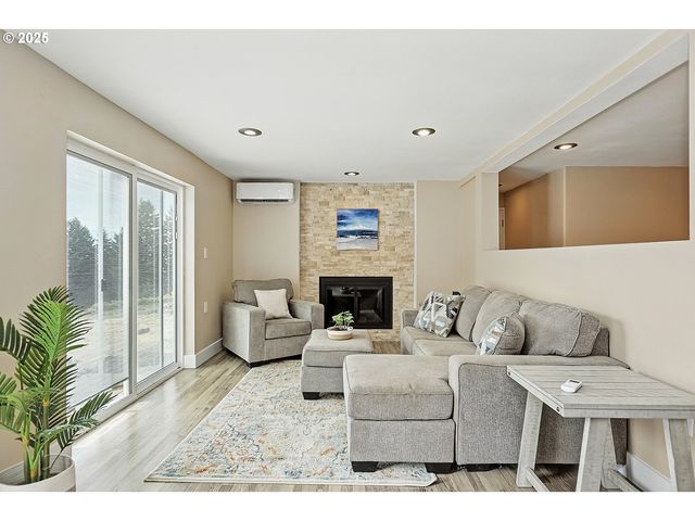 270 Ne WISTERIA Way, Stevenson, WA 98648