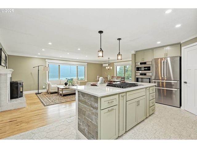 270 Ne WISTERIA Way, Stevenson, WA 98648