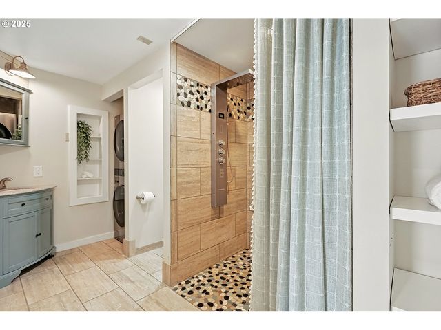 270 Ne WISTERIA Way, Stevenson, WA 98648