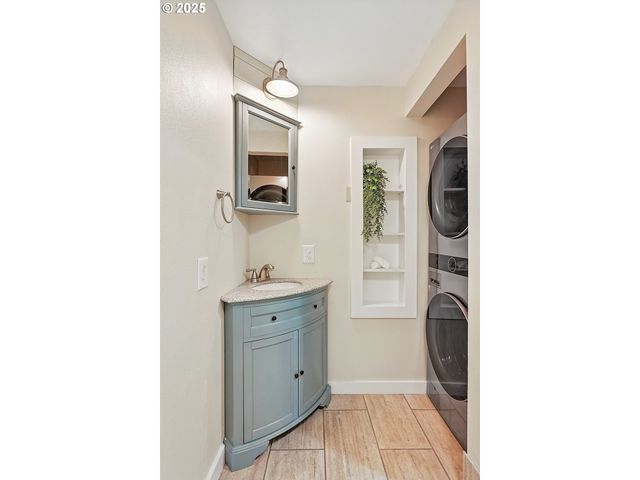 270 Ne WISTERIA Way, Stevenson, WA 98648