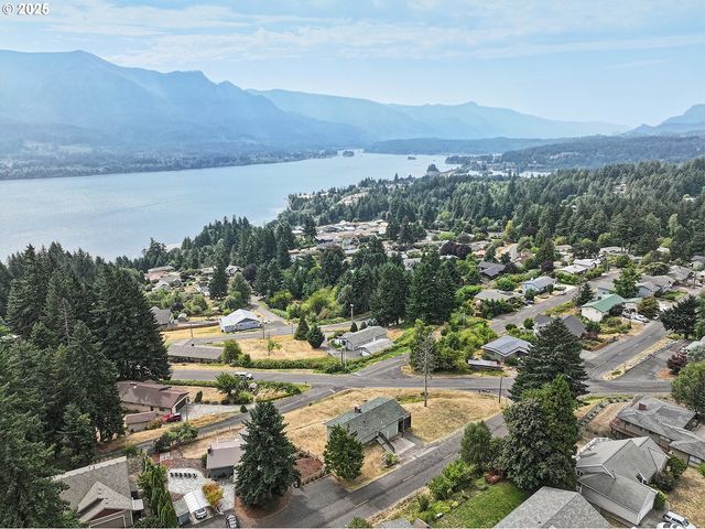 270 Ne WISTERIA Way, Stevenson, WA 98648