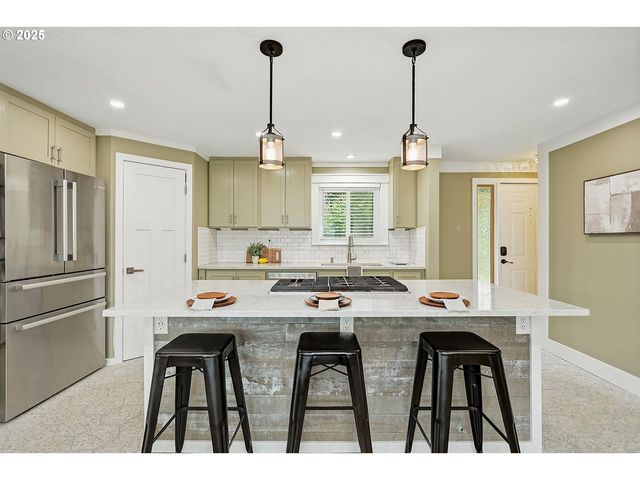 270 Ne WISTERIA Way, Stevenson, WA 98648