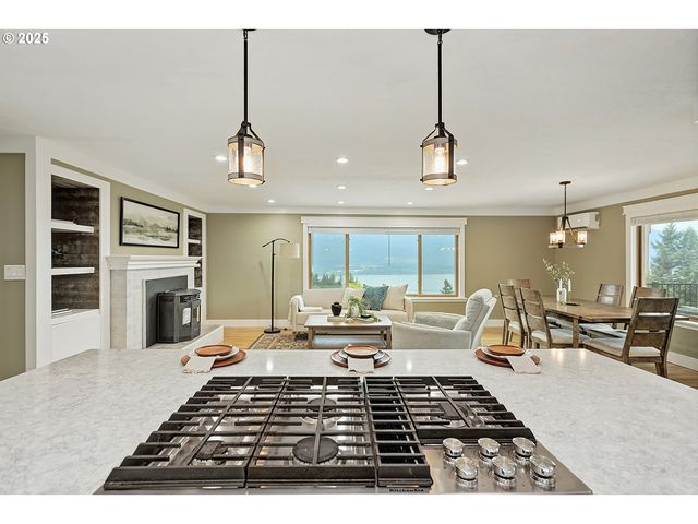 270 Ne WISTERIA Way, Stevenson, WA 98648