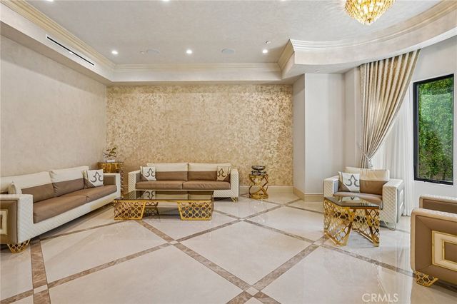 5513 Murietta Avenue, Sherman Oaks, CA 91401