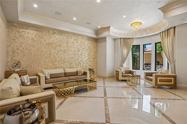 5513 Murietta Avenue, Sherman Oaks, CA 91401